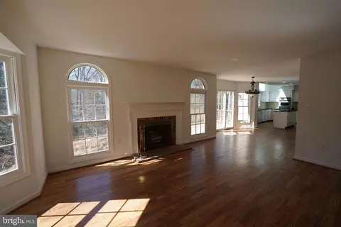 Living - 6195 River Forest Dr, Manassas, VA 20112 photo 5 of 10