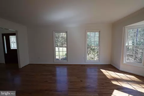 Living - 6195 River Forest Dr, Manassas, VA 20112 photo 9 of 10