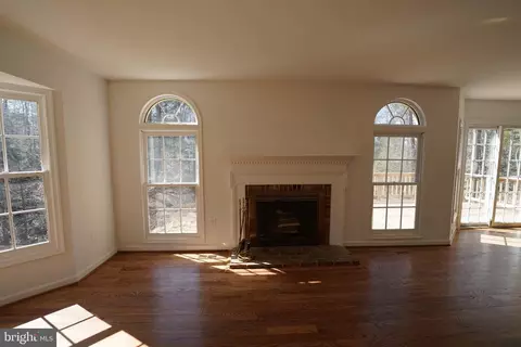 Living - 6195 River Forest Dr, Manassas, VA 20112 photo 6 of 10