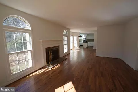 Living - 6195 River Forest Dr, Manassas, VA 20112 photo 2 of 10