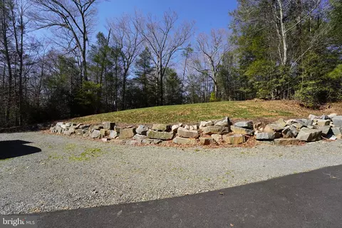 Exterior - 6195 River Forest Dr, Manassas, VA 20112 photo 10 of 17