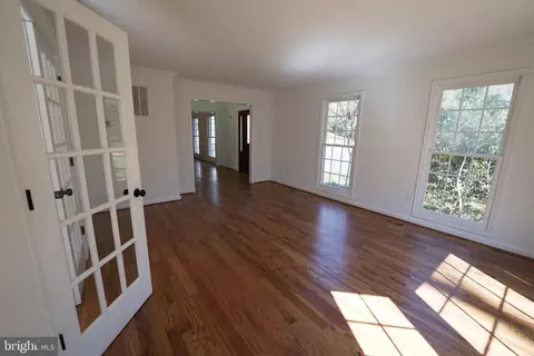 Living - 6195 River Forest Dr, Manassas, VA 20112 photo 8 of 10