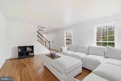 Living - 15139 Eclipse Dr, Manassas, VA 20112 photo 3 of 5
