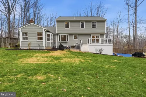 Exterior - 15139 Eclipse Dr, Manassas, VA 20112 photo 9 of 12