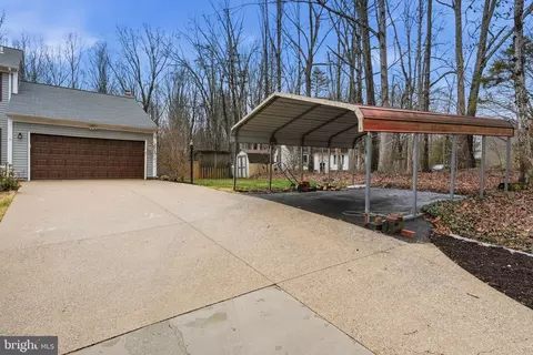 Exterior - 15139 Eclipse Dr, Manassas, VA 20112 photo 7 of 12