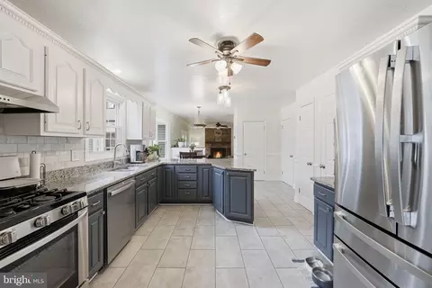 Kitchen - 15139 Eclipse Dr, Manassas, VA 20112 photo 3 of 4