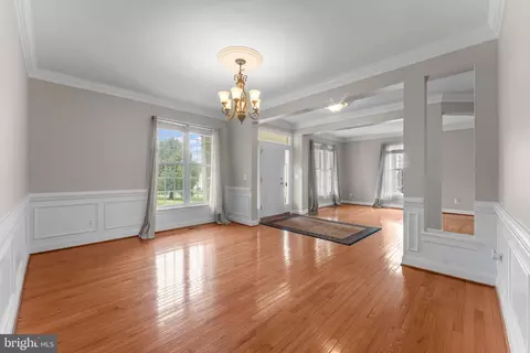 Living - 19228 Buna St, Triangle, VA 22172 photo 6 of 14