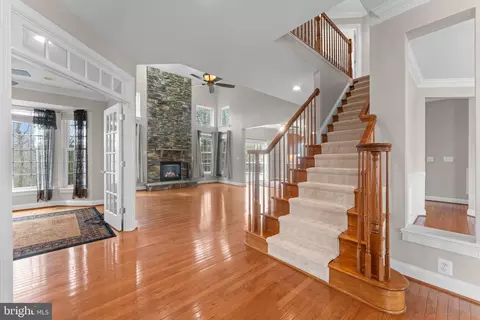 Entry Way - 19228 Buna St, Triangle, VA 22172 photo 5 of 8