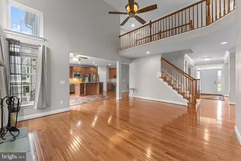 Living - 19228 Buna St, Triangle, VA 22172 photo 1 of 14