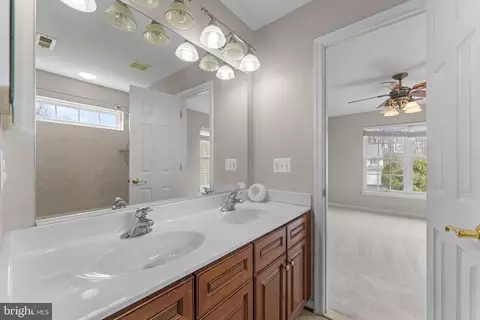 Bath - 19228 Buna St, Triangle, VA 22172 photo 4 of 8