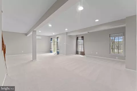 Living - 19228 Buna St, Triangle, VA 22172 photo 14 of 14