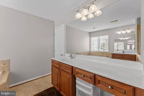 Bath - 19228 Buna St, Triangle, VA 22172 photo 2 of 8