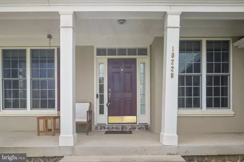 Exterior - 19228 Buna St, Triangle, VA 22172 photo 4 of 8
