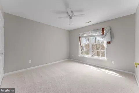 Bedroom - 19228 Buna St, Triangle, VA 22172 photo 3 of 10