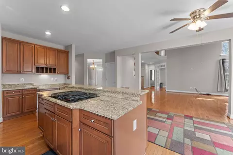 Kitchen - 19228 Buna St, Triangle, VA 22172 photo 9 of 9