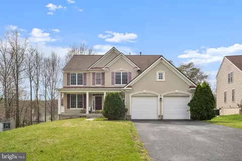 Exterior - 19228 Buna St, Triangle, VA 22172 photo 2 of 8