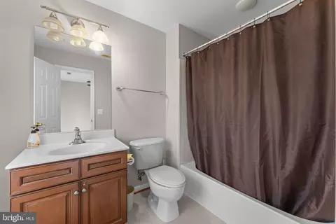 Bath - 19228 Buna St, Triangle, VA 22172 photo 7 of 8