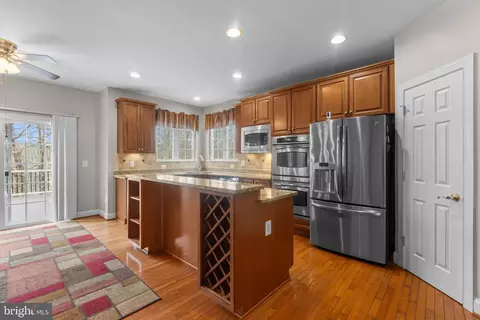 Kitchen - 19228 Buna St, Triangle, VA 22172 photo 2 of 9