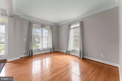 Living - 19228 Buna St, Triangle, VA 22172 photo 3 of 14