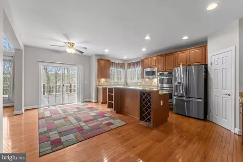 Kitchen - 19228 Buna St, Triangle, VA 22172 photo 1 of 9