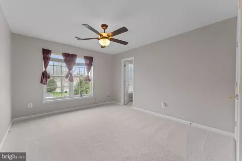 Bedroom - 19228 Buna St, Triangle, VA 22172 photo 8 of 10