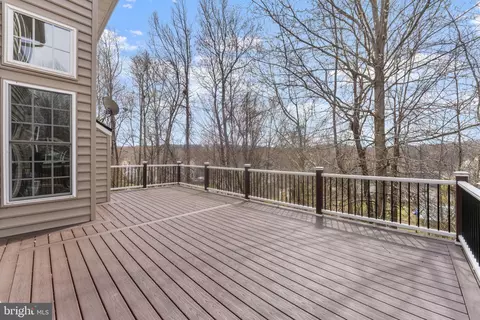 Exterior - 19228 Buna St, Triangle, VA 22172 photo 6 of 8