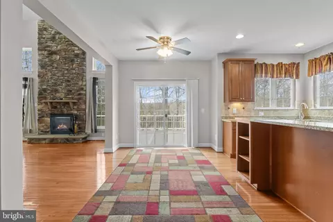 Entry Way - 19228 Buna St, Triangle, VA 22172 photo 3 of 8