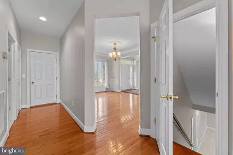 Entry Way - 19228 Buna St, Triangle, VA 22172 photo 4 of 8