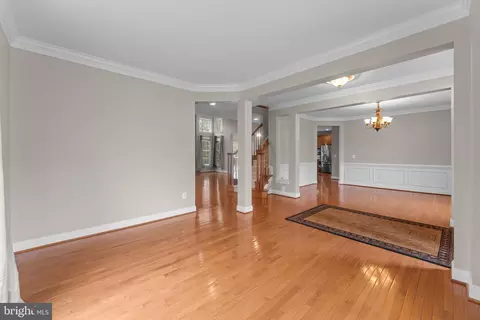 Living - 19228 Buna St, Triangle, VA 22172 photo 5 of 14