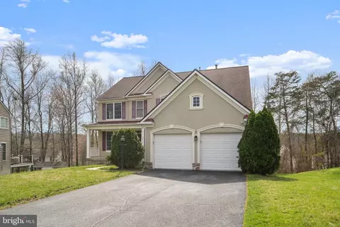 Exterior - 19228 Buna St, Triangle, VA 22172 photo 3 of 8