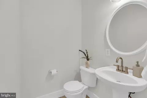 Entry Way - 8304 Tenbrook Dr, Gainesville, VA 20155 photo 6 of 9