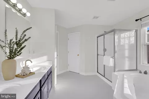 Bath - 8304 Tenbrook Dr, Gainesville, VA 20155 photo 1 of 3