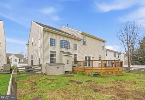 Exterior - 8304 Tenbrook Dr, Gainesville, VA 20155 photo 5 of 5