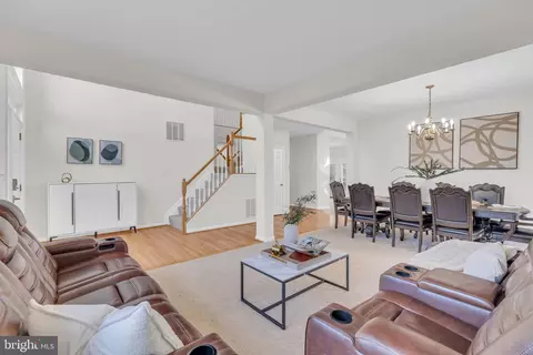 Entry Way - 8304 Tenbrook Dr, Gainesville, VA 20155 photo 5 of 9