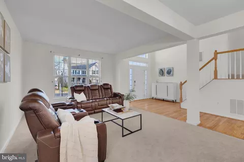 Entry Way - 8304 Tenbrook Dr, Gainesville, VA 20155 photo 4 of 9