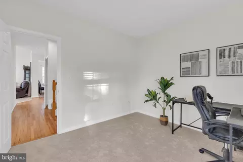 Entry Way - 8304 Tenbrook Dr, Gainesville, VA 20155 photo 7 of 9