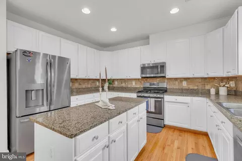 Kitchen - 8304 Tenbrook Dr, Gainesville, VA 20155 photo 2 of 3