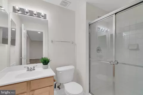 Bath - 8304 Tenbrook Dr, Gainesville, VA 20155 photo 3 of 3