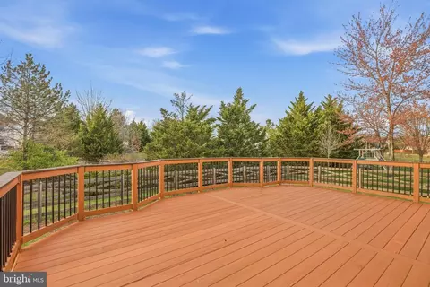 Exterior - 8304 Tenbrook Dr, Gainesville, VA 20155 photo 4 of 5
