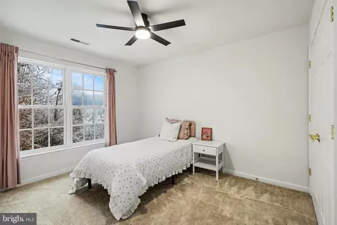 Bedroom - 19201 Buna St, Triangle, VA 22172 photo 6 of 15