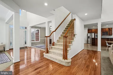 Entry Way - 19201 Buna St, Triangle, VA 22172 photo 3 of 15