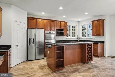 Kitchen - 19201 Buna St, Triangle, VA 22172 photo 4 of 5