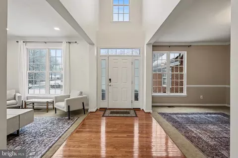 Entry Way - 19201 Buna St, Triangle, VA 22172 photo 2 of 15