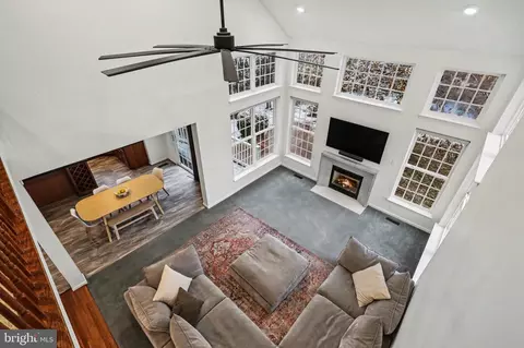 Entry Way - 19201 Buna St, Triangle, VA 22172 photo 1 of 15