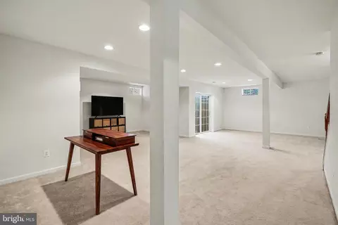 Entry Way - 19201 Buna St, Triangle, VA 22172 photo 14 of 15