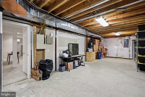 Entry Way - 19201 Buna St, Triangle, VA 22172 photo 15 of 15