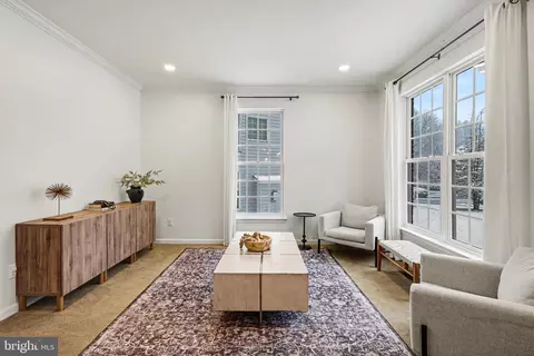Living - 19201 Buna St, Triangle, VA 22172 photo 2 of 4