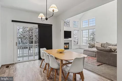 Dining - 19201 Buna St, Triangle, VA 22172 photo 1 of 1