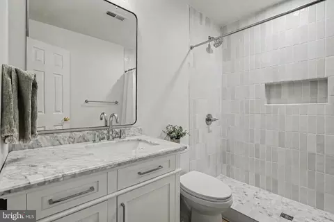 Bath - 19201 Buna St, Triangle, VA 22172 photo 4 of 4