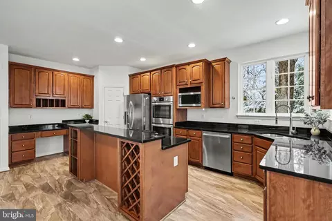 Kitchen - 19201 Buna St, Triangle, VA 22172 photo 1 of 5